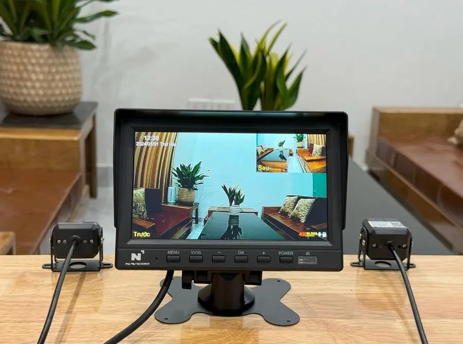 Camera-hanh-trinh-xe-tai-gt7s-man-7-inch-2-mat-truoc-sau-kem-cam-lui-3