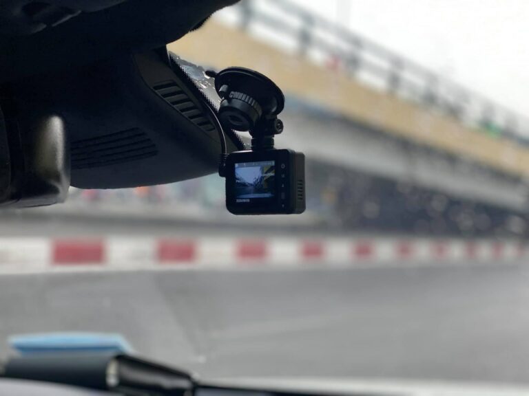 Camera-hanh-trinh-w8s-4k-ghi-hinh-sac-net