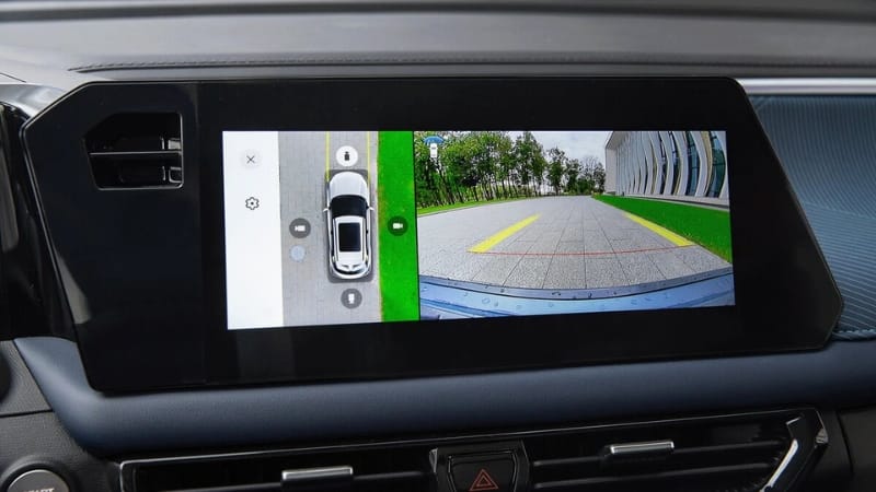 Lắp camera ô tô giúp ghi hình, xử lý va chạm hiệu quả