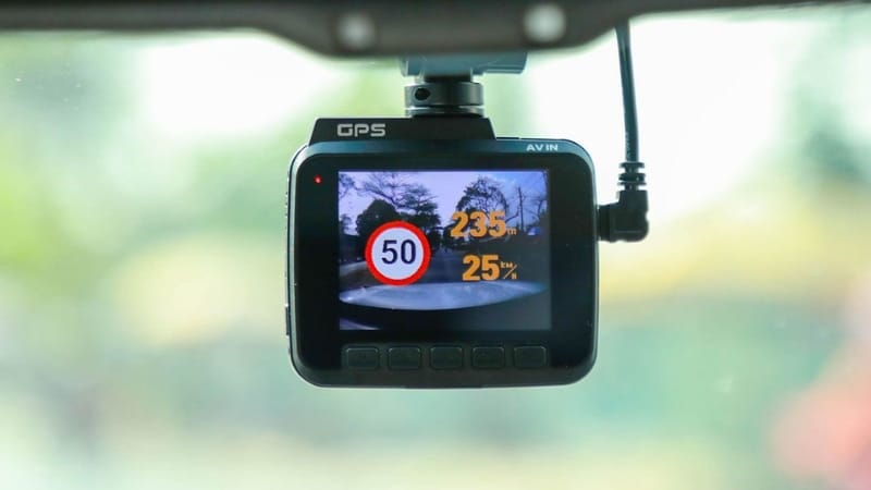Camera hành trình 4K là thiết bị ghi hình gắn trên ô tô có độ phân giải video đạt chuẩn