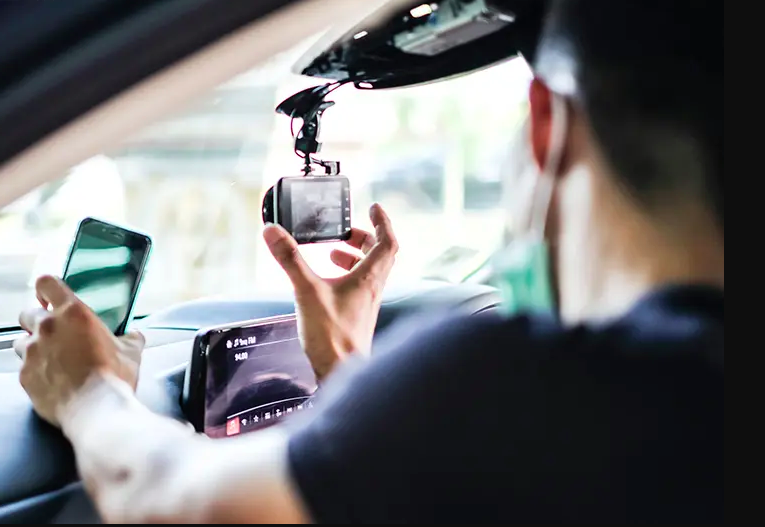 lắp đặt camera hành trình cho xe bán tải