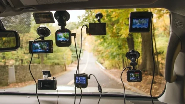 Giải đáp camera hành trình có quay được trong xe không?