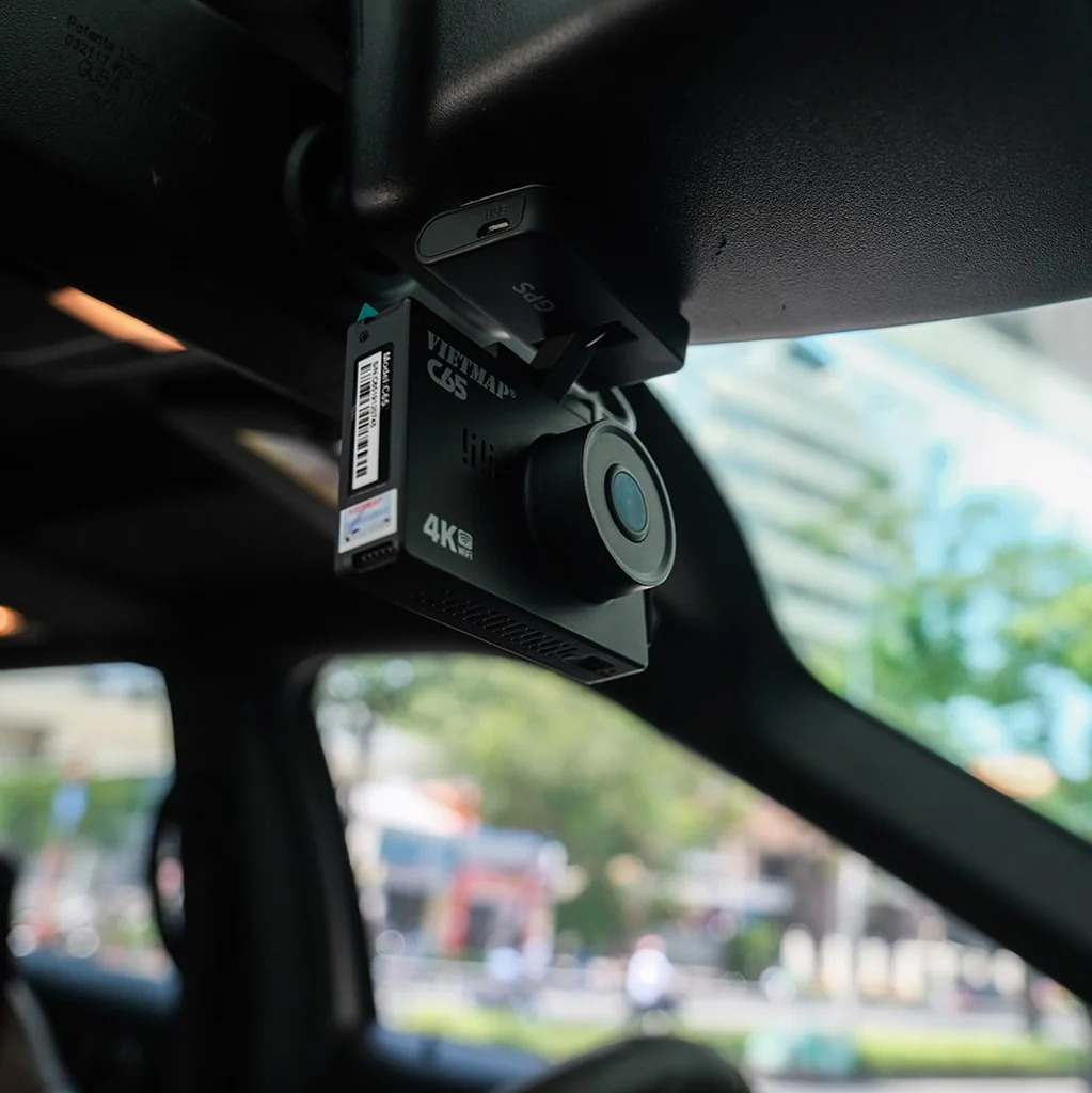 Camera hành trình tích hợp GPS