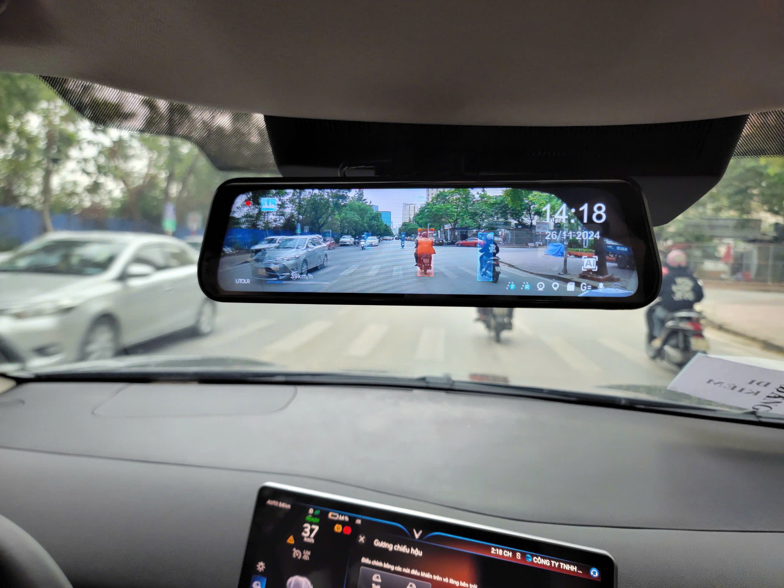 Camera hành trình gắn gương
