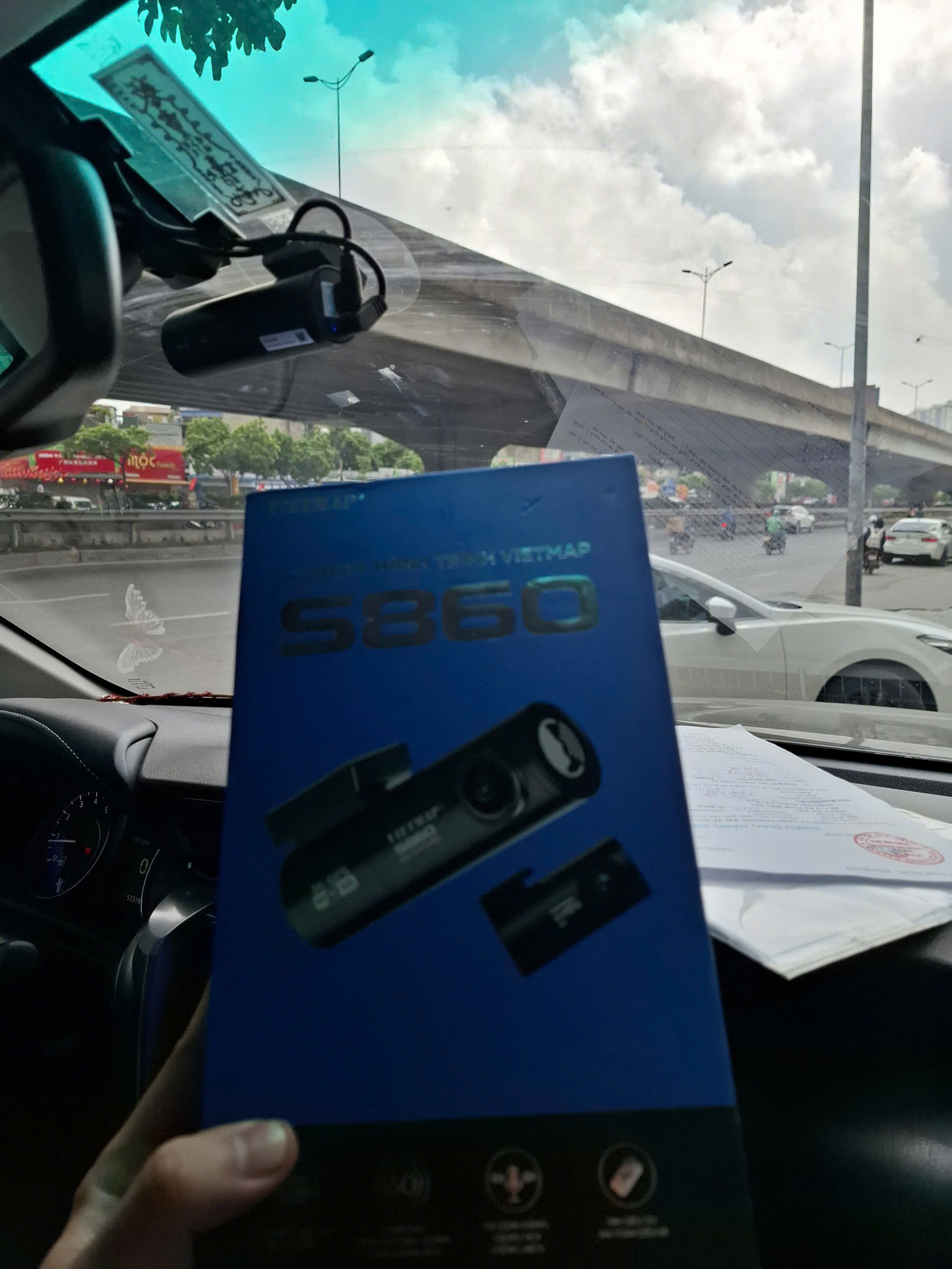 lắp camera hành trình ô tô vietmap