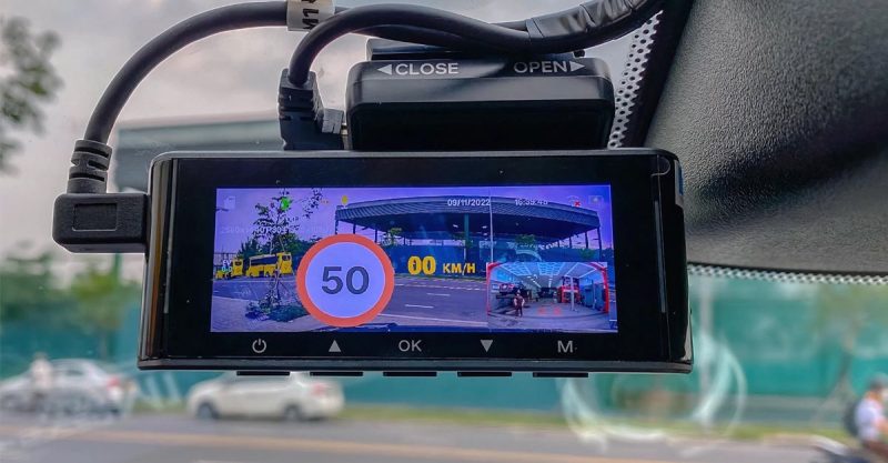 Camera-hanh-trinh-canh-bao-toc-do-canh-bao-giao-thong-hien-thi-toc-do