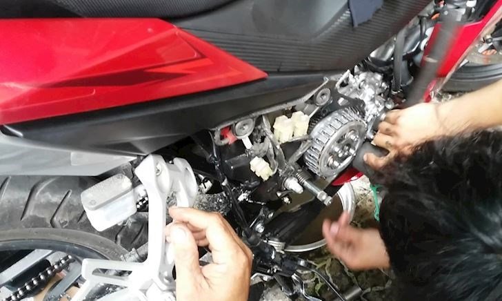 Kiểm tra định vị gps gầm xe & gần giảm xóc